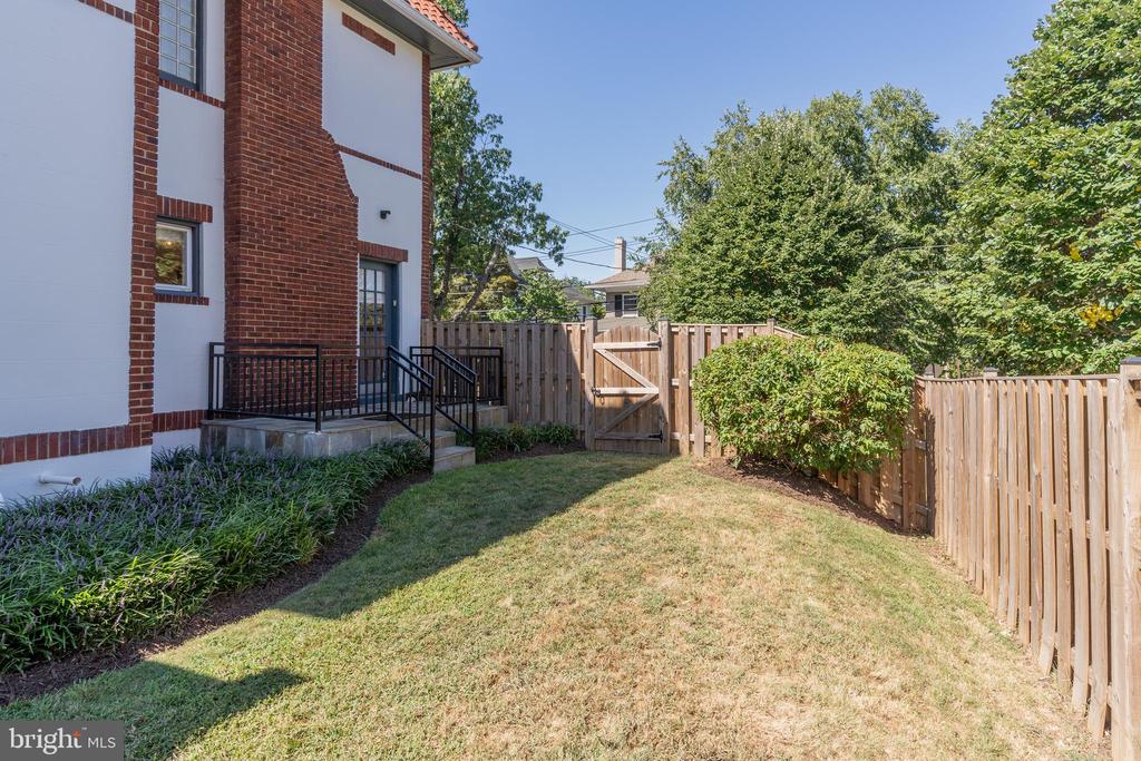 3249 38TH STREET NW