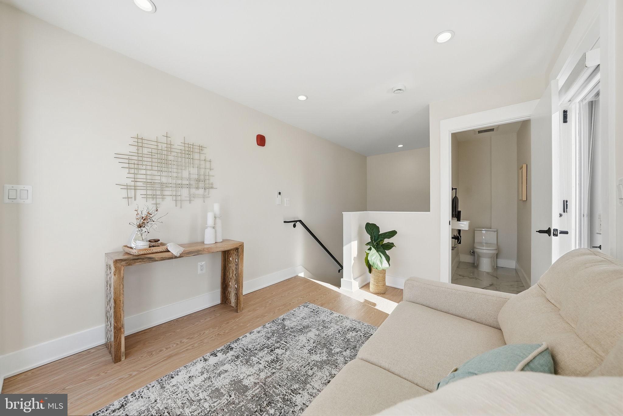 2134 WISCONSIN AVENUE NW 6