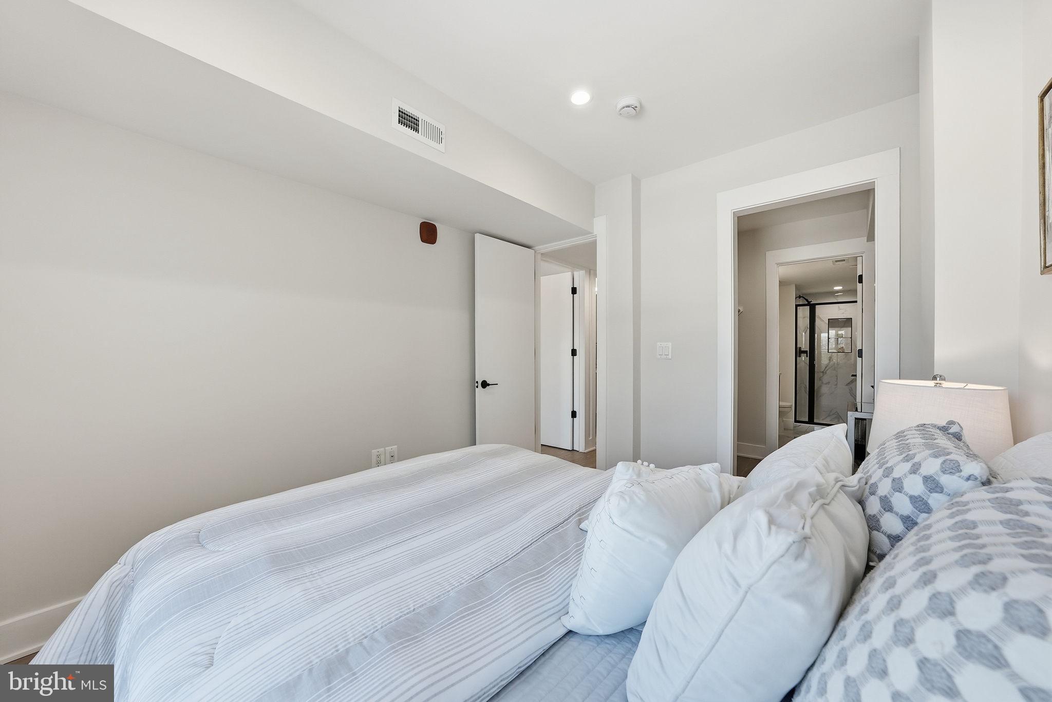 2134 WISCONSIN AVENUE NW 6