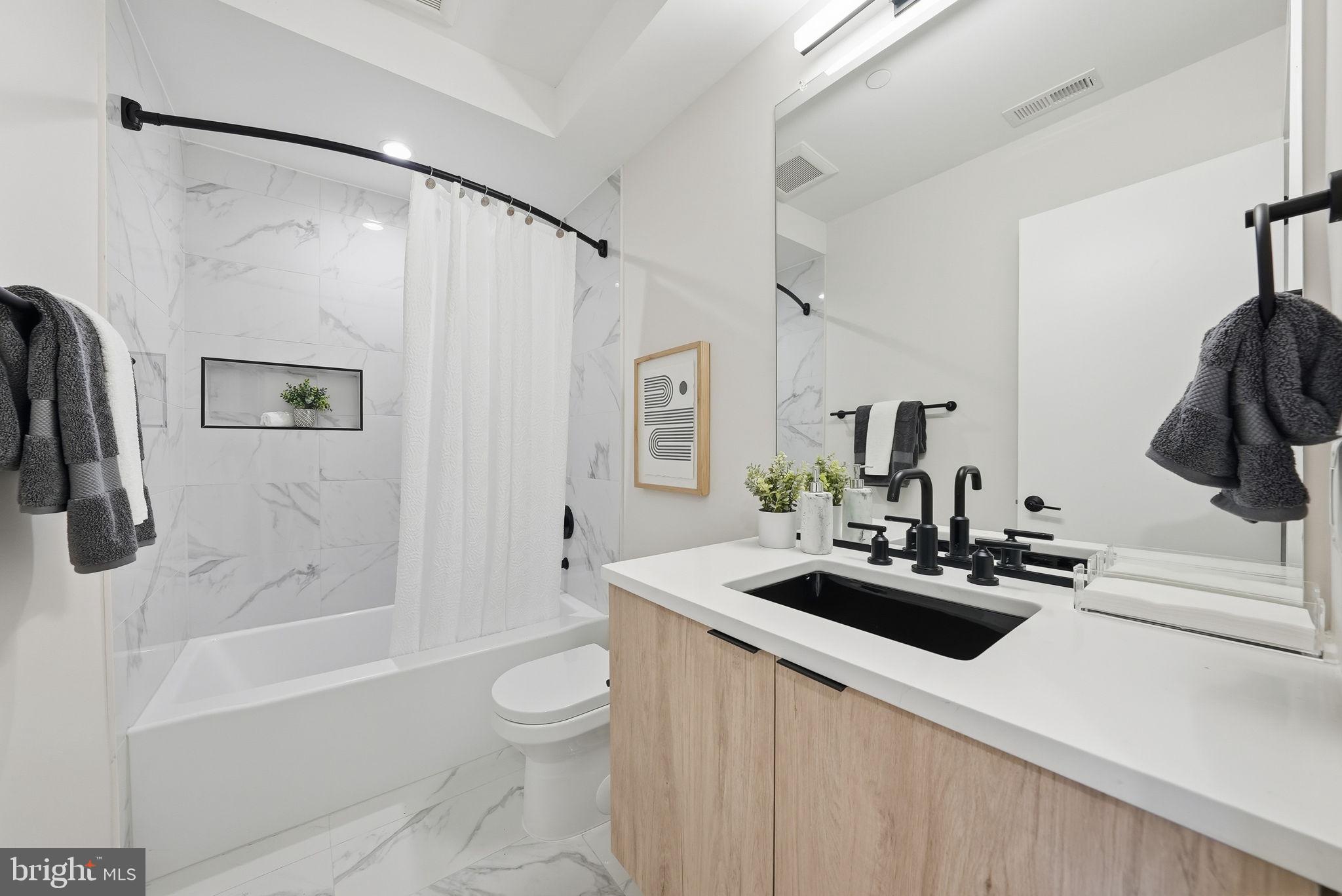 2134 WISCONSIN AVENUE NW 6