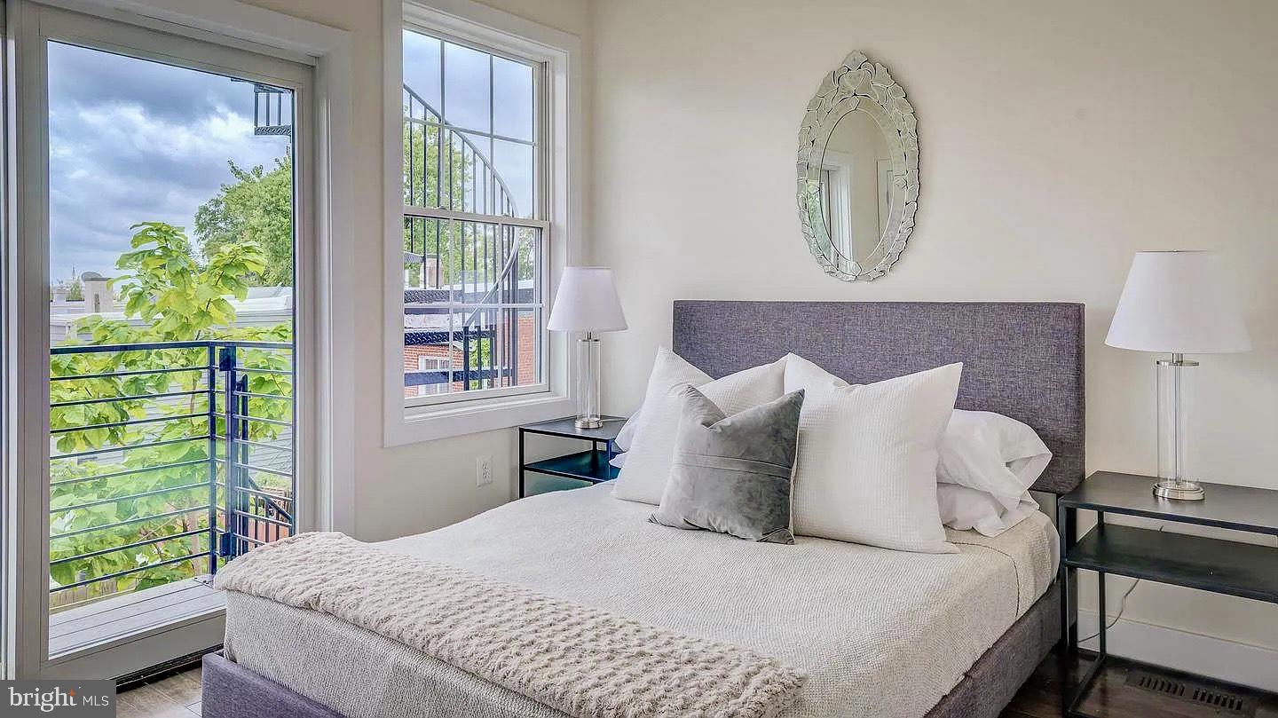 1209 OATES STREET NE 1