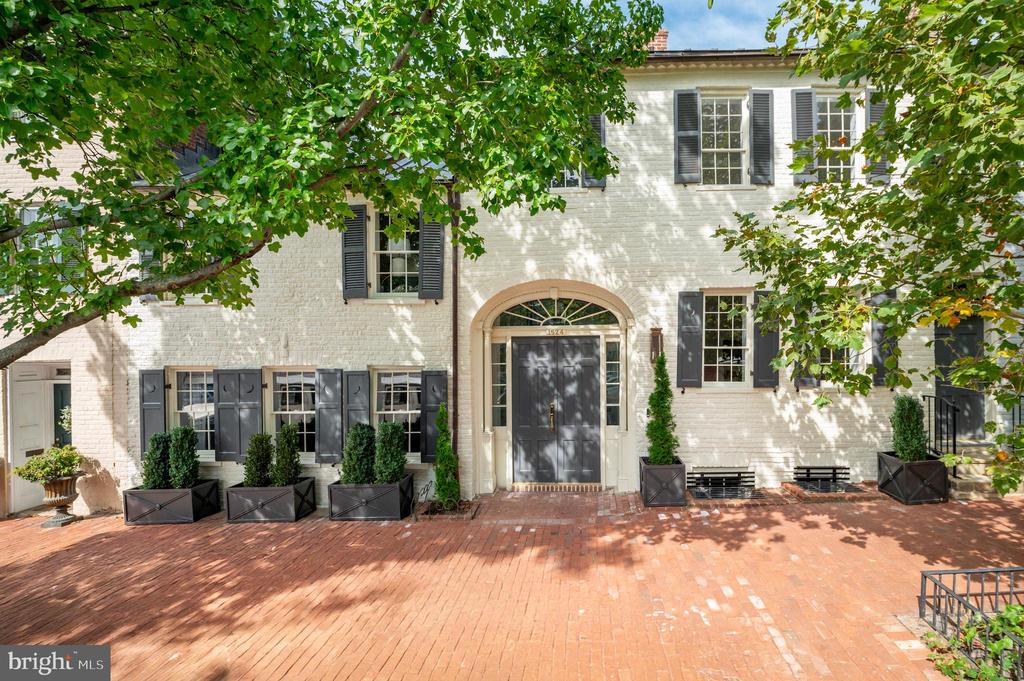 1524 33RD STREET NW