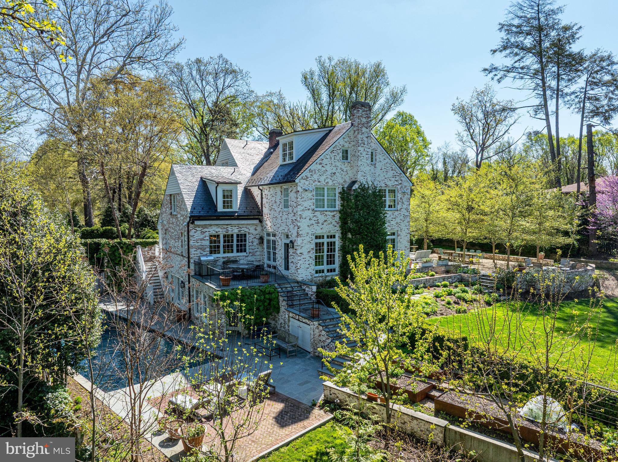 2824 CHAIN BRIDGE ROAD NW