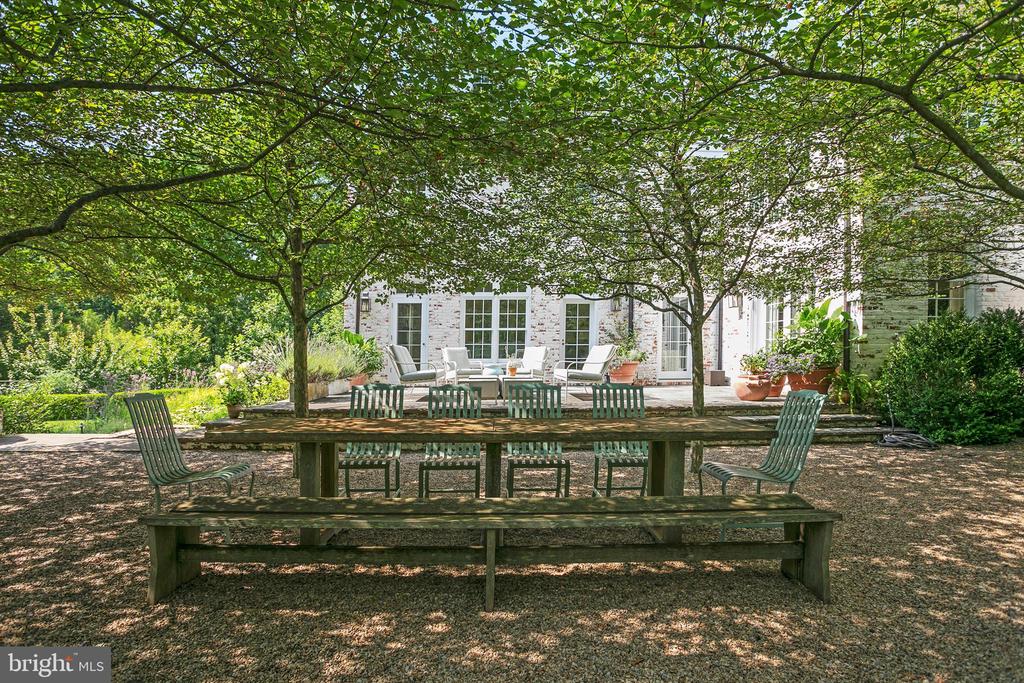 2824 CHAIN BRIDGE ROAD NW