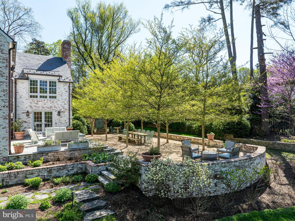 2824 CHAIN BRIDGE ROAD NW