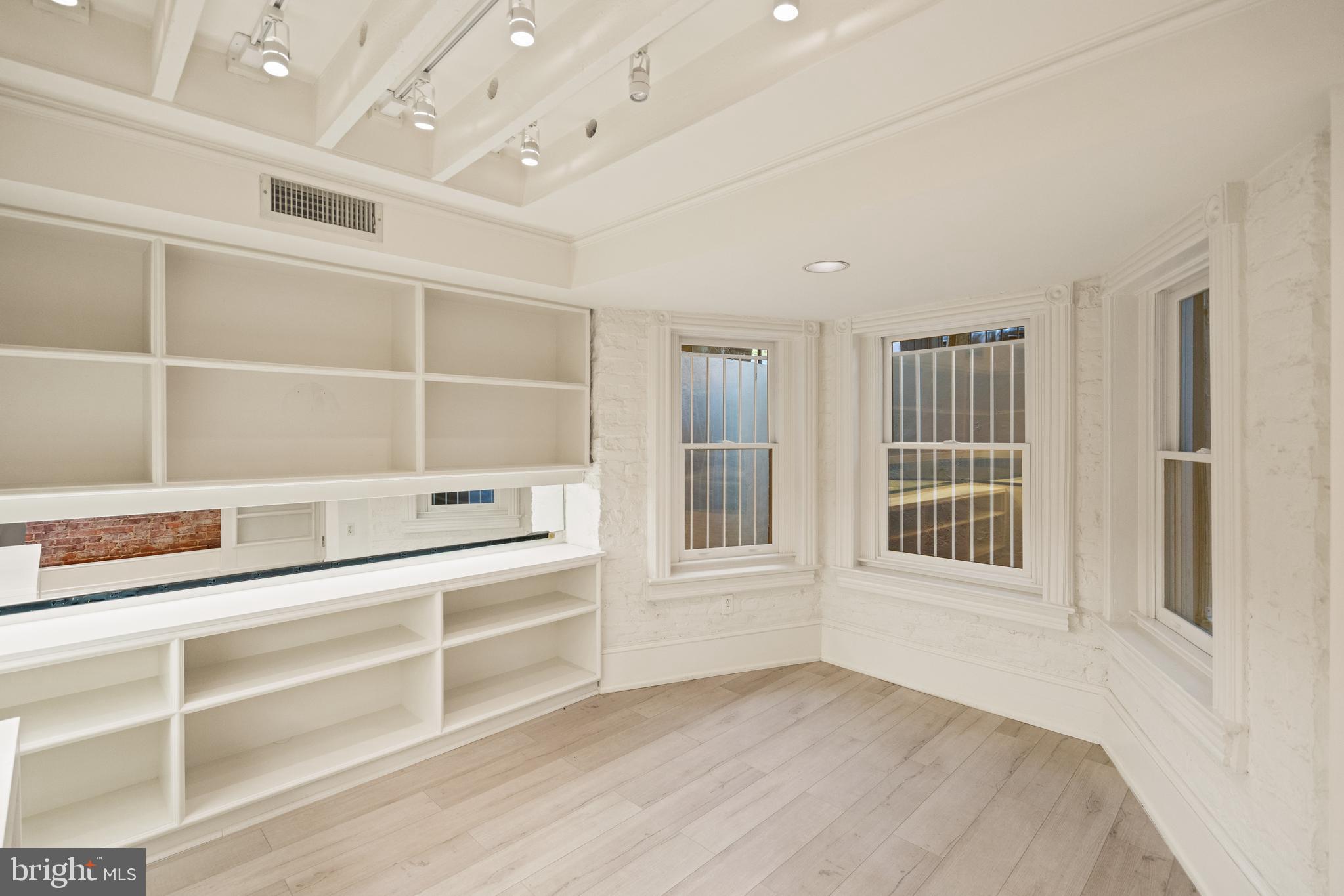 3040 CAMBRIDGE PLACE NW