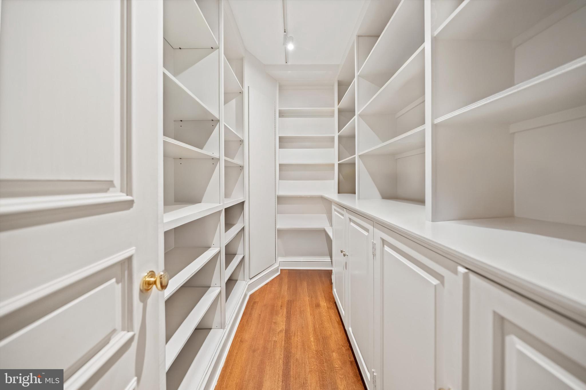 2700 CALVERT STREET NW 812/818