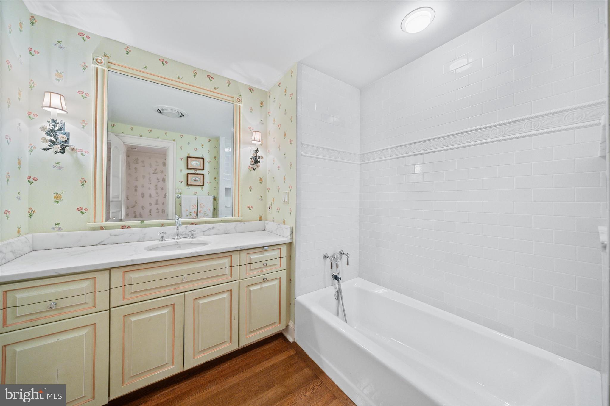 2700 CALVERT STREET NW 812/818