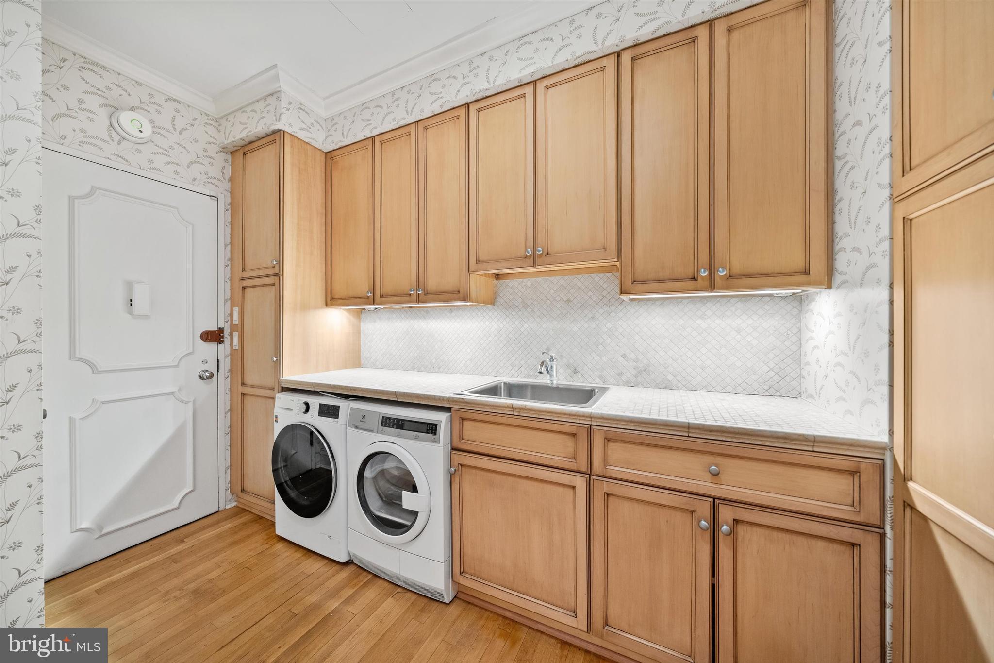 2700 CALVERT STREET NW 812/818