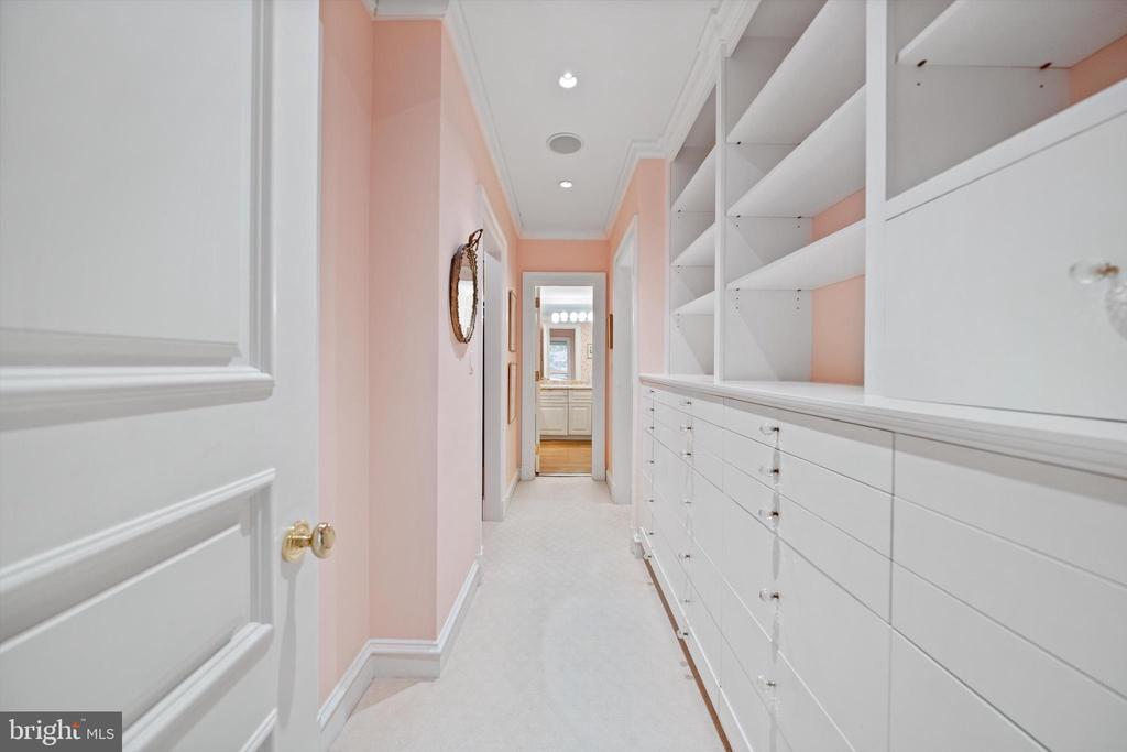 2700 CALVERT STREET NW 812/818