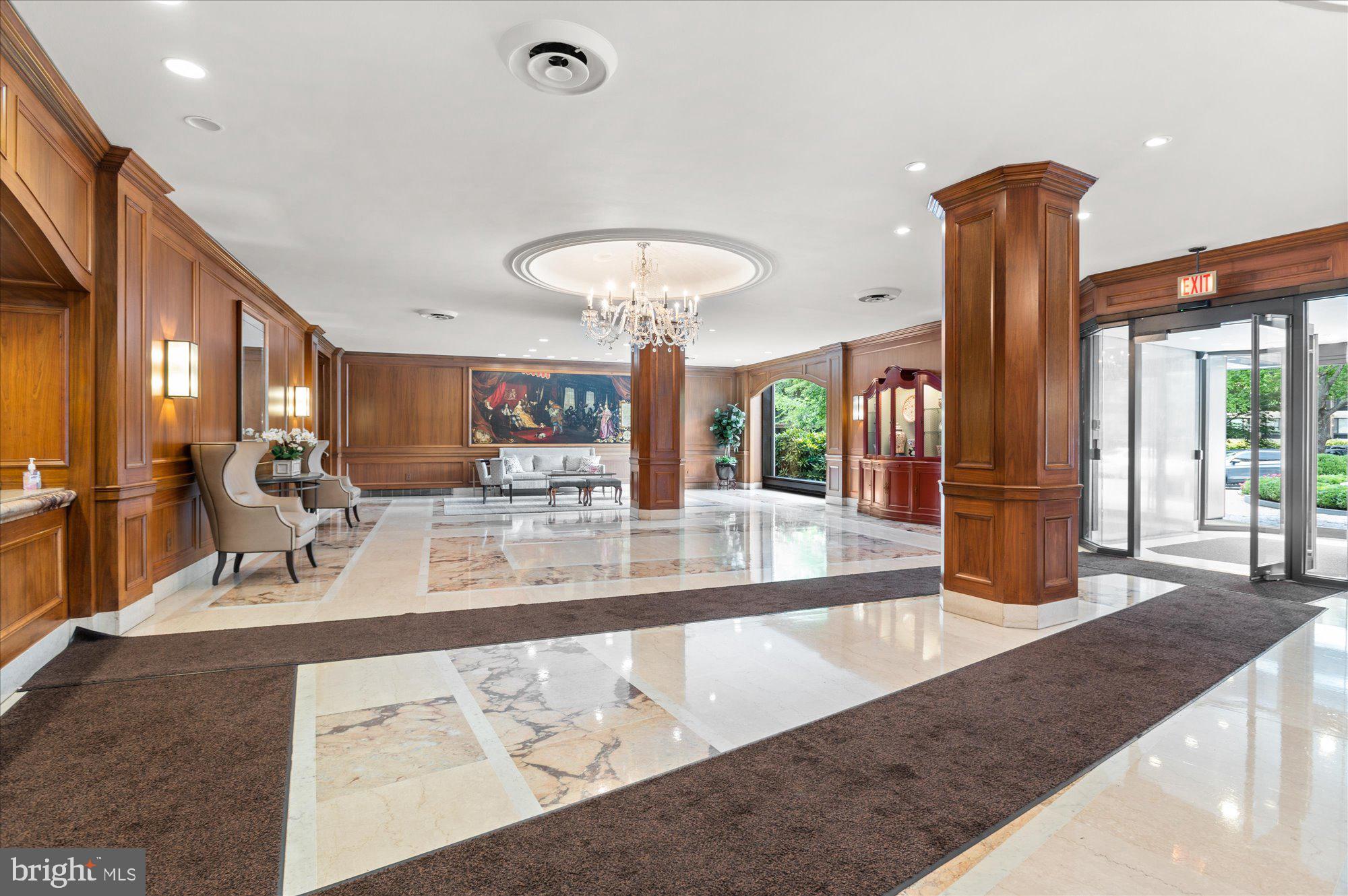 2700 CALVERT STREET NW 812/818