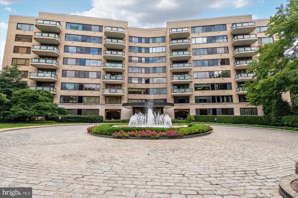 2700 CALVERT STREET NW 812/818