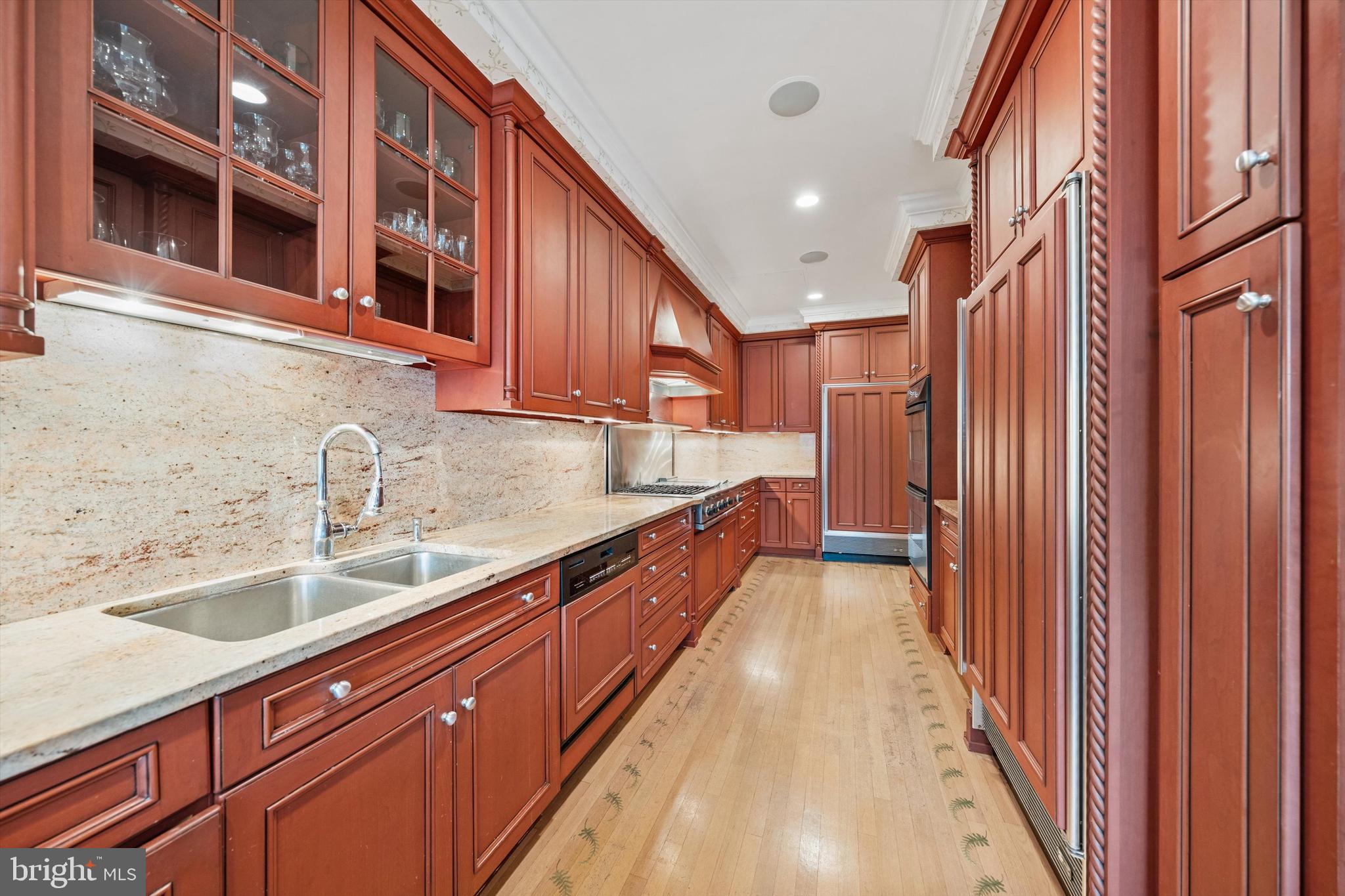 2700 CALVERT STREET NW 812/818