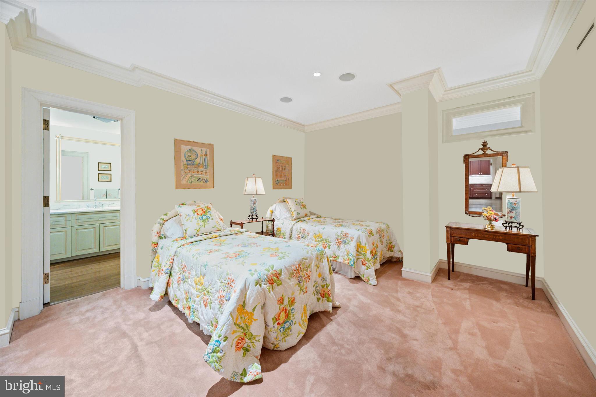 2700 CALVERT STREET NW 812/818