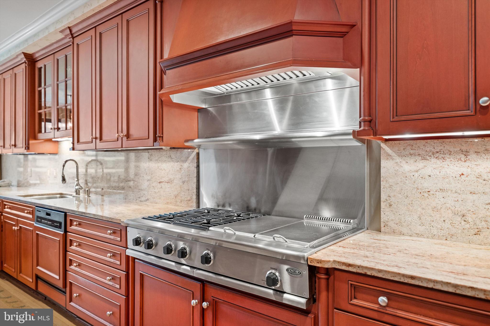 2700 CALVERT STREET NW 812/818