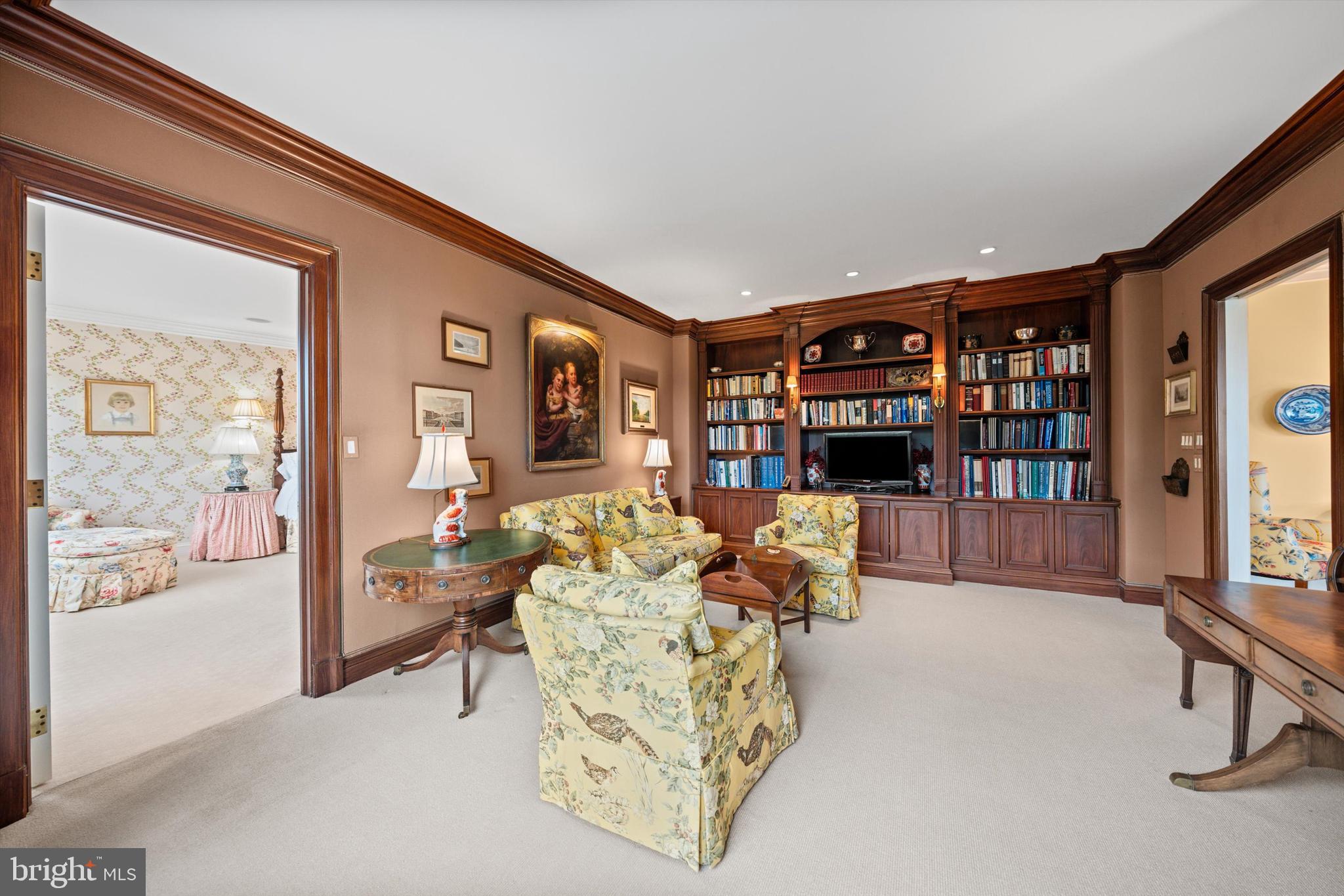 2700 CALVERT STREET NW 812/818