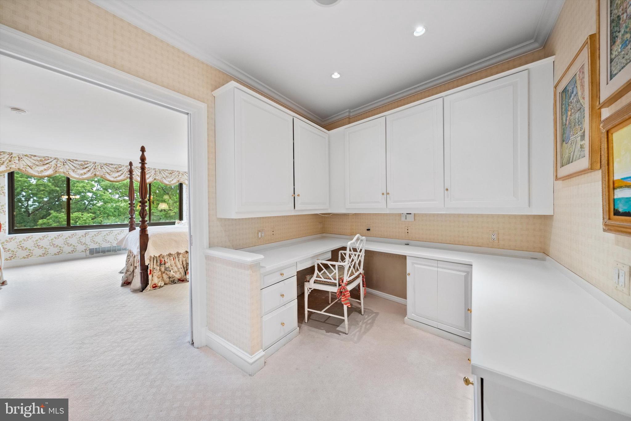 2700 CALVERT STREET NW 812/818