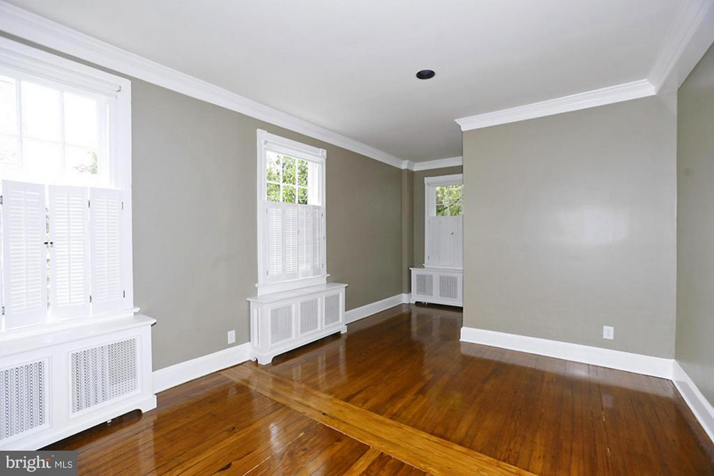 1530 33RD STREET NW