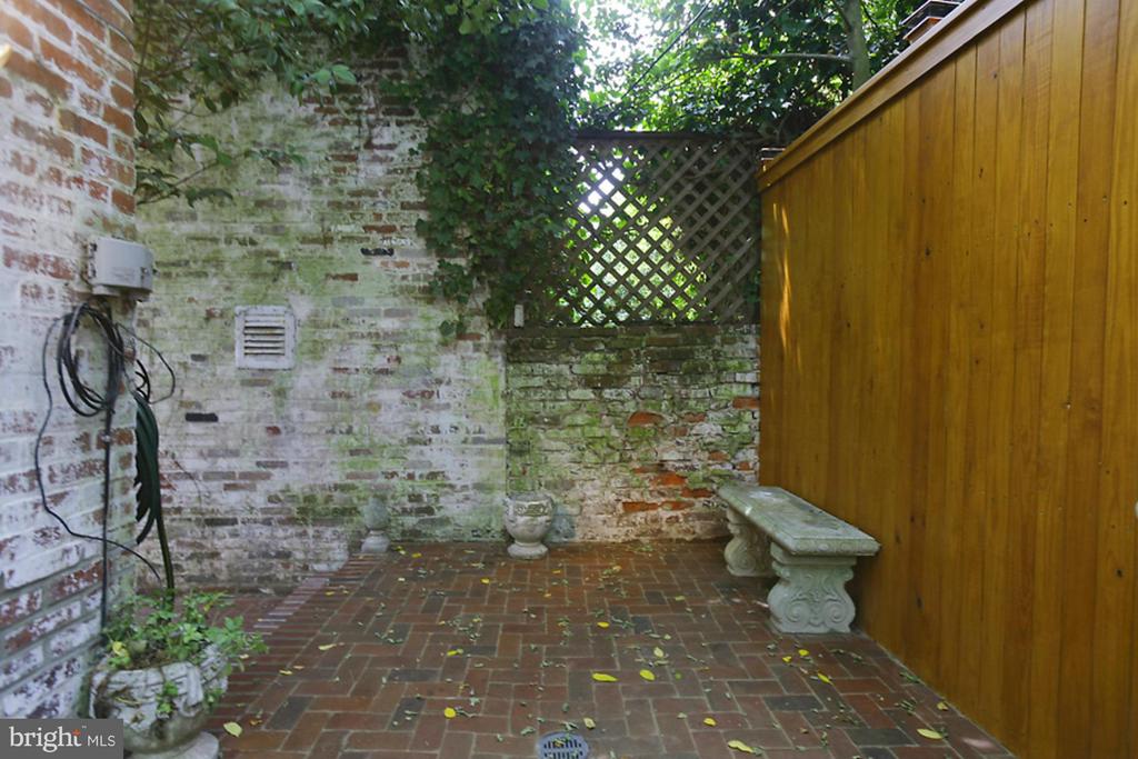 1530 33RD STREET NW