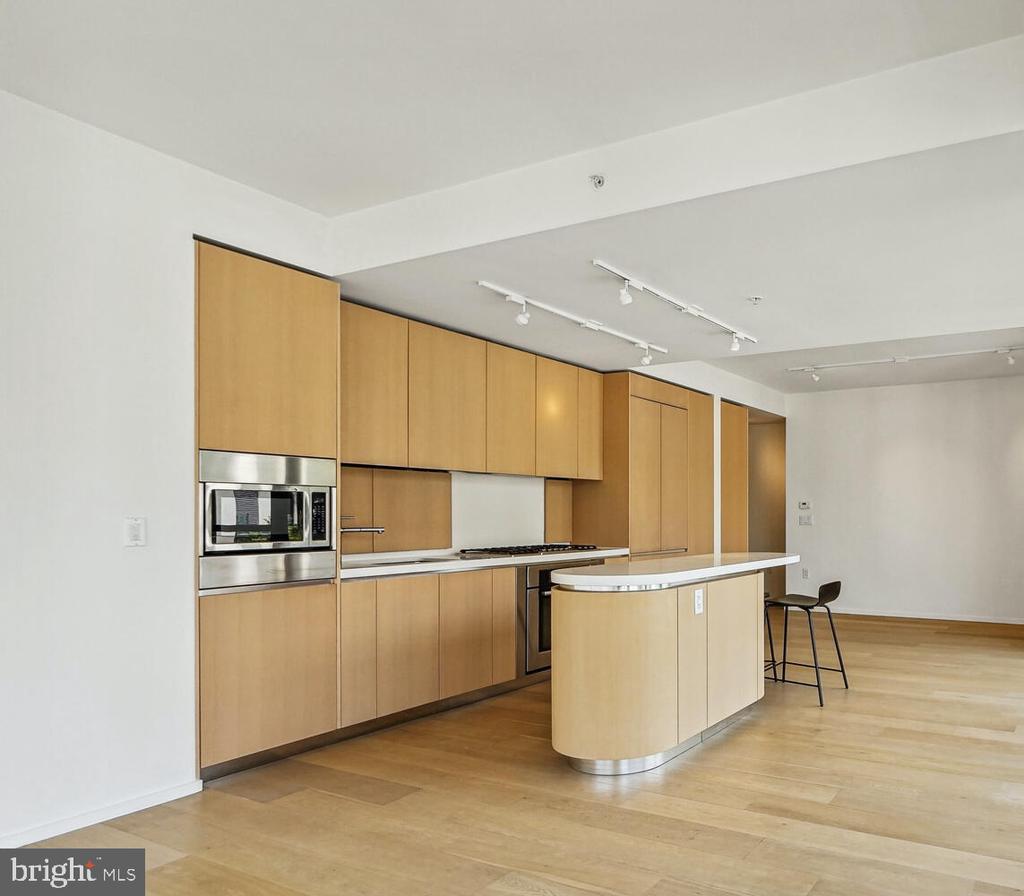 925 H STREET NW 909