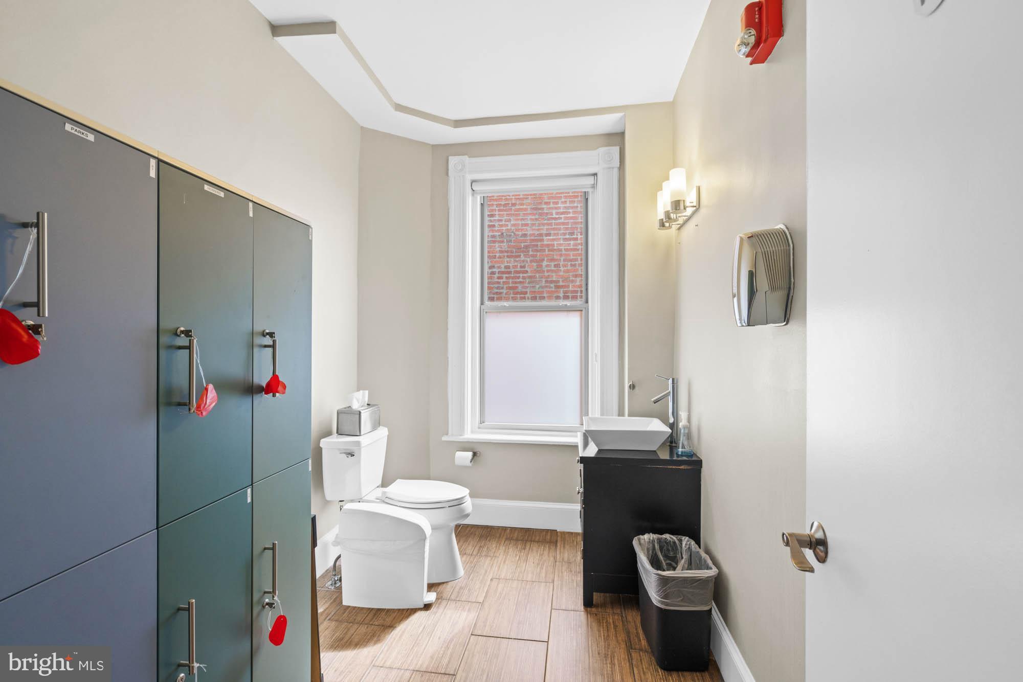 2008 HILLYER PLACE NW