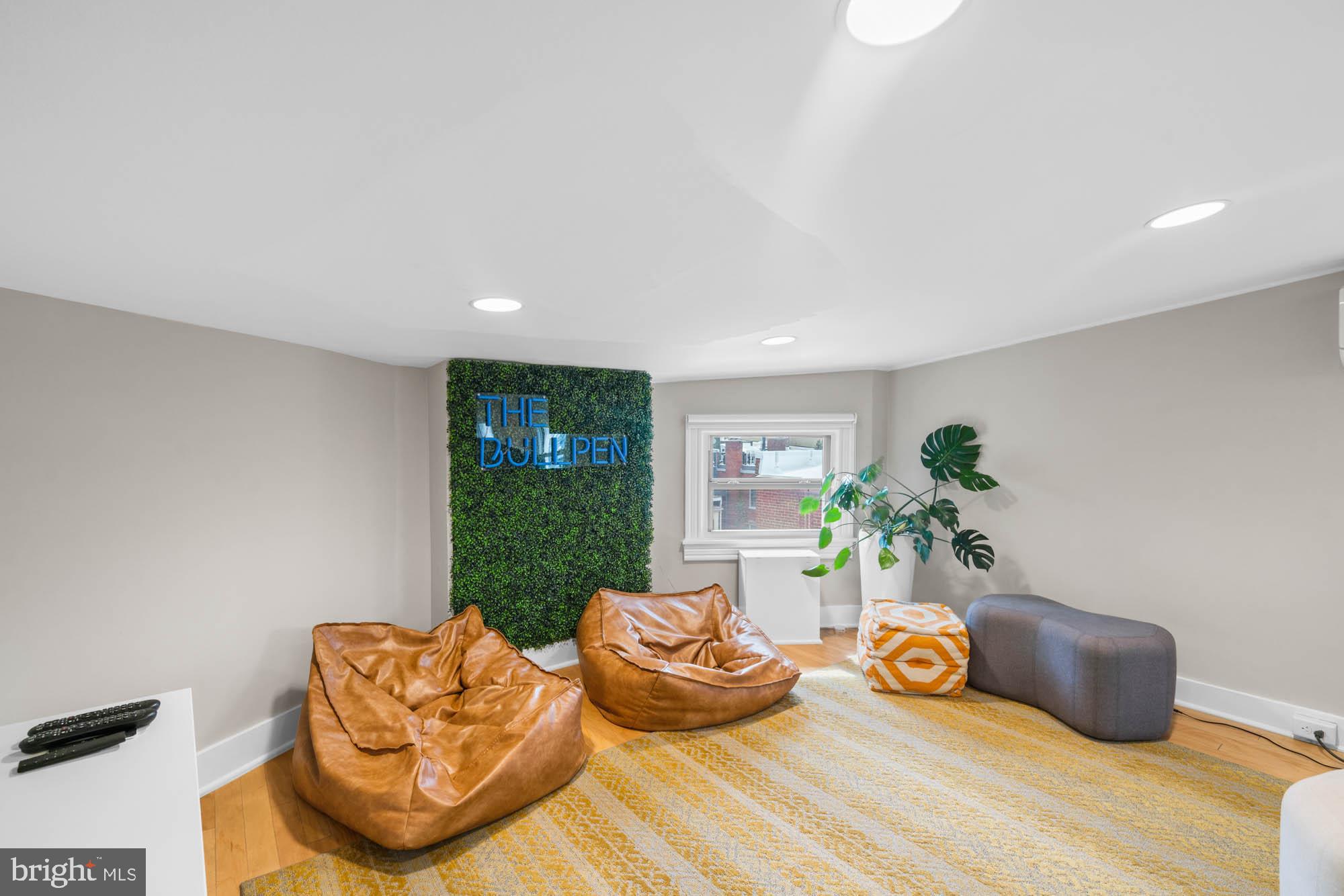 2008 HILLYER PLACE NW