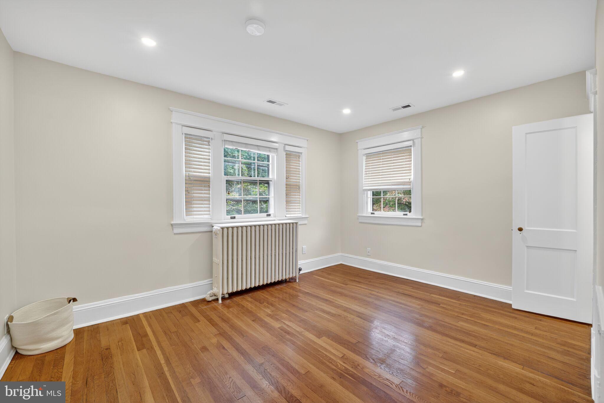 2933 NW ORDWAY STREET NW