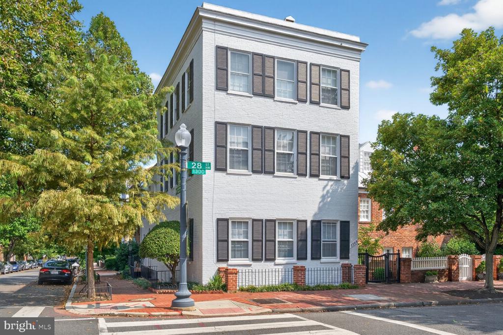 1363 28TH STREET NW