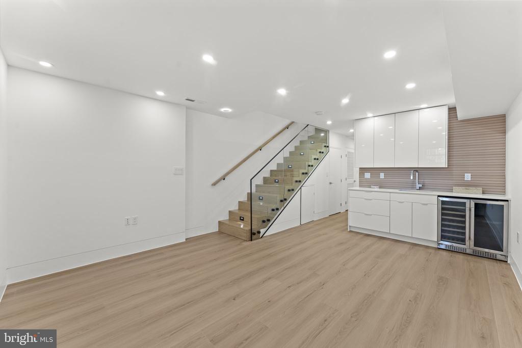 1016 5TH STREET NE