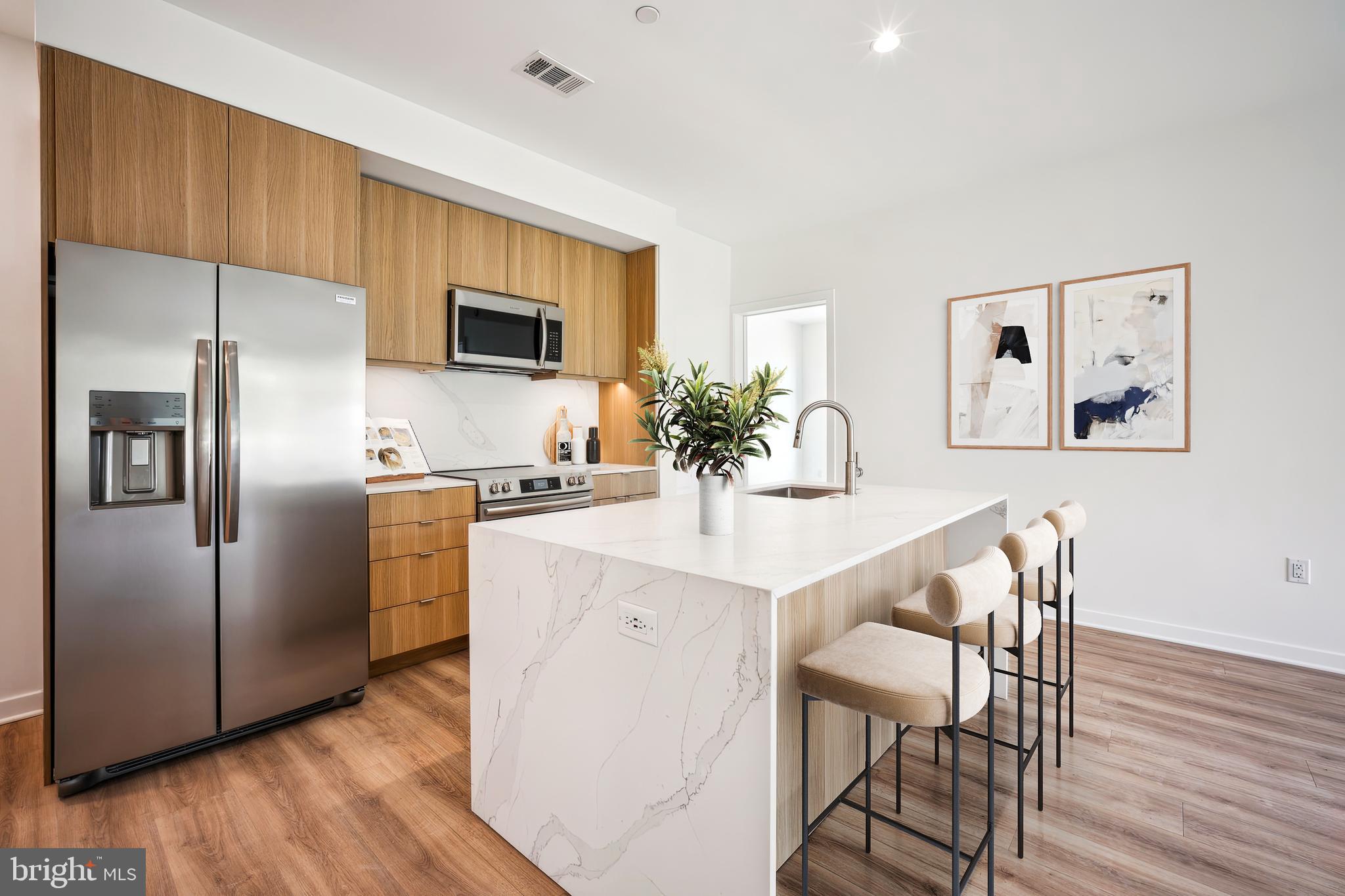 5300 WISCONSIN AVENUE NW TH11/VARIES