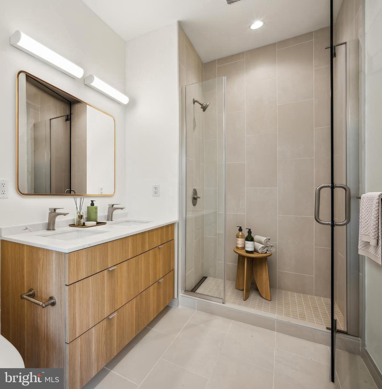 5300 WISCONSIN AVENUE NW TH5/VARIES