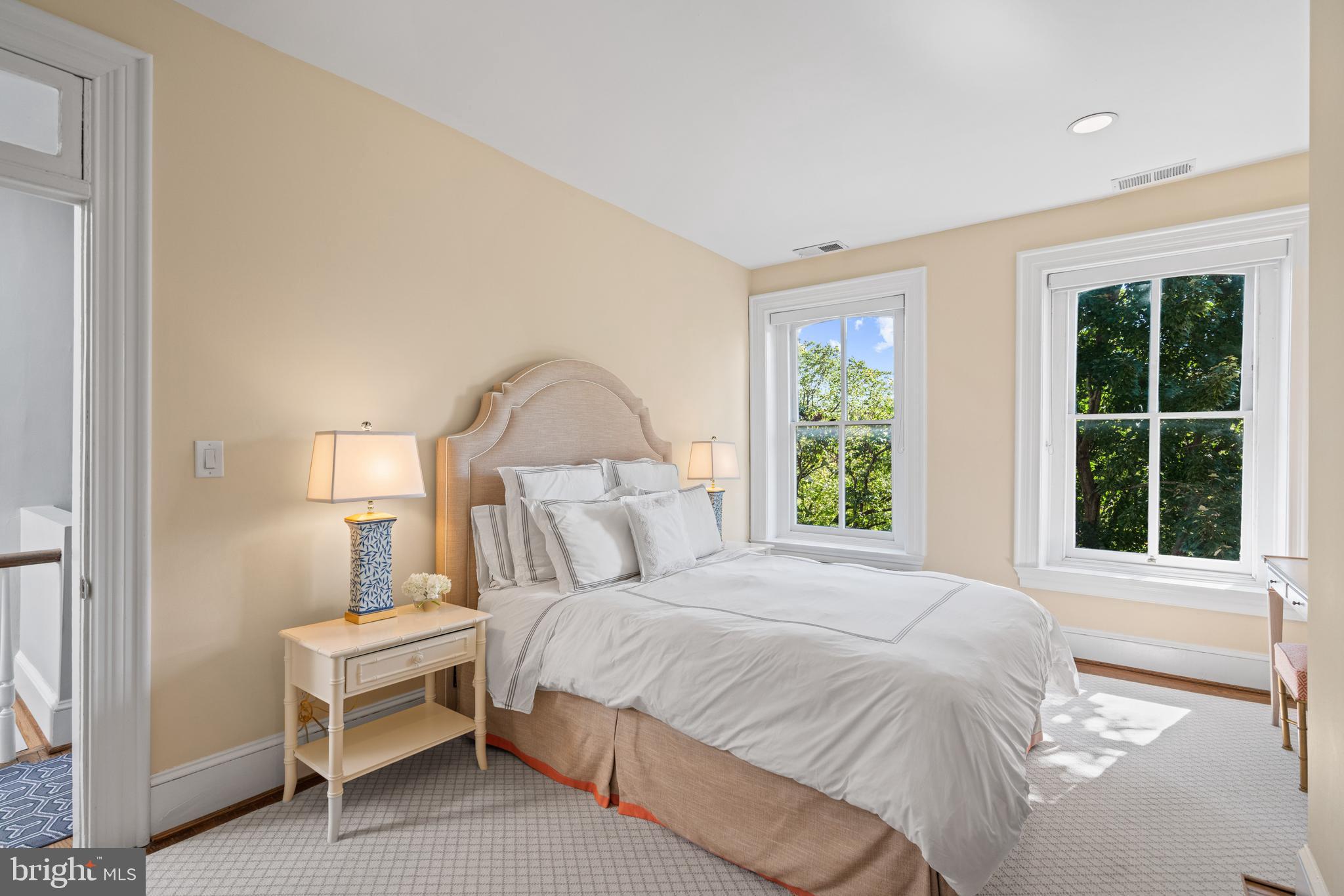 604 EAST CAPITOL STREET NE