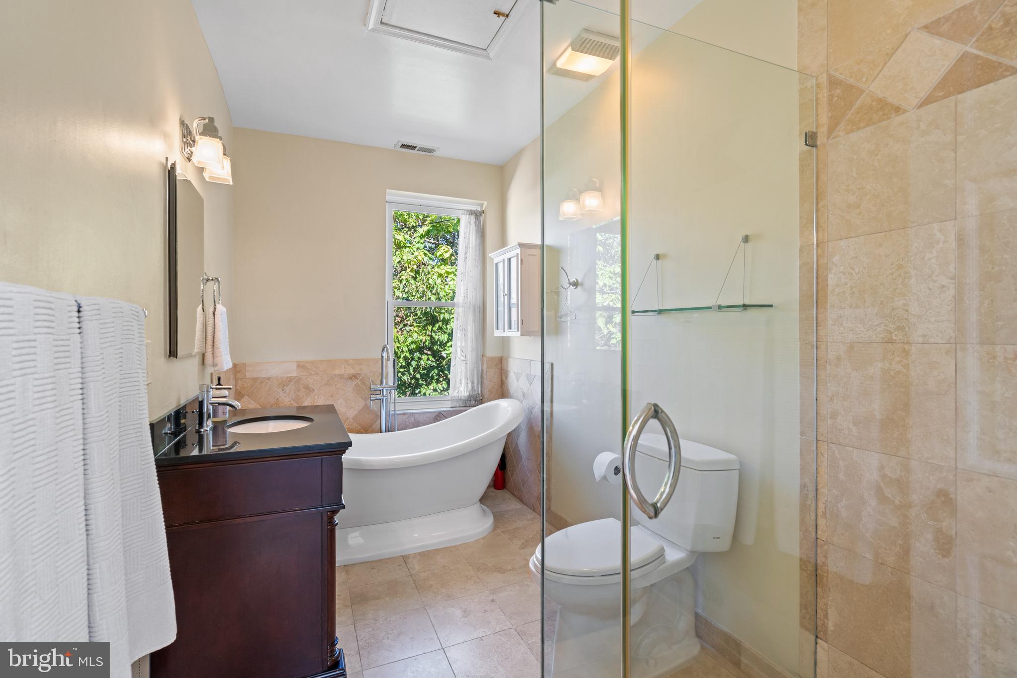 604 EAST CAPITOL STREET NE