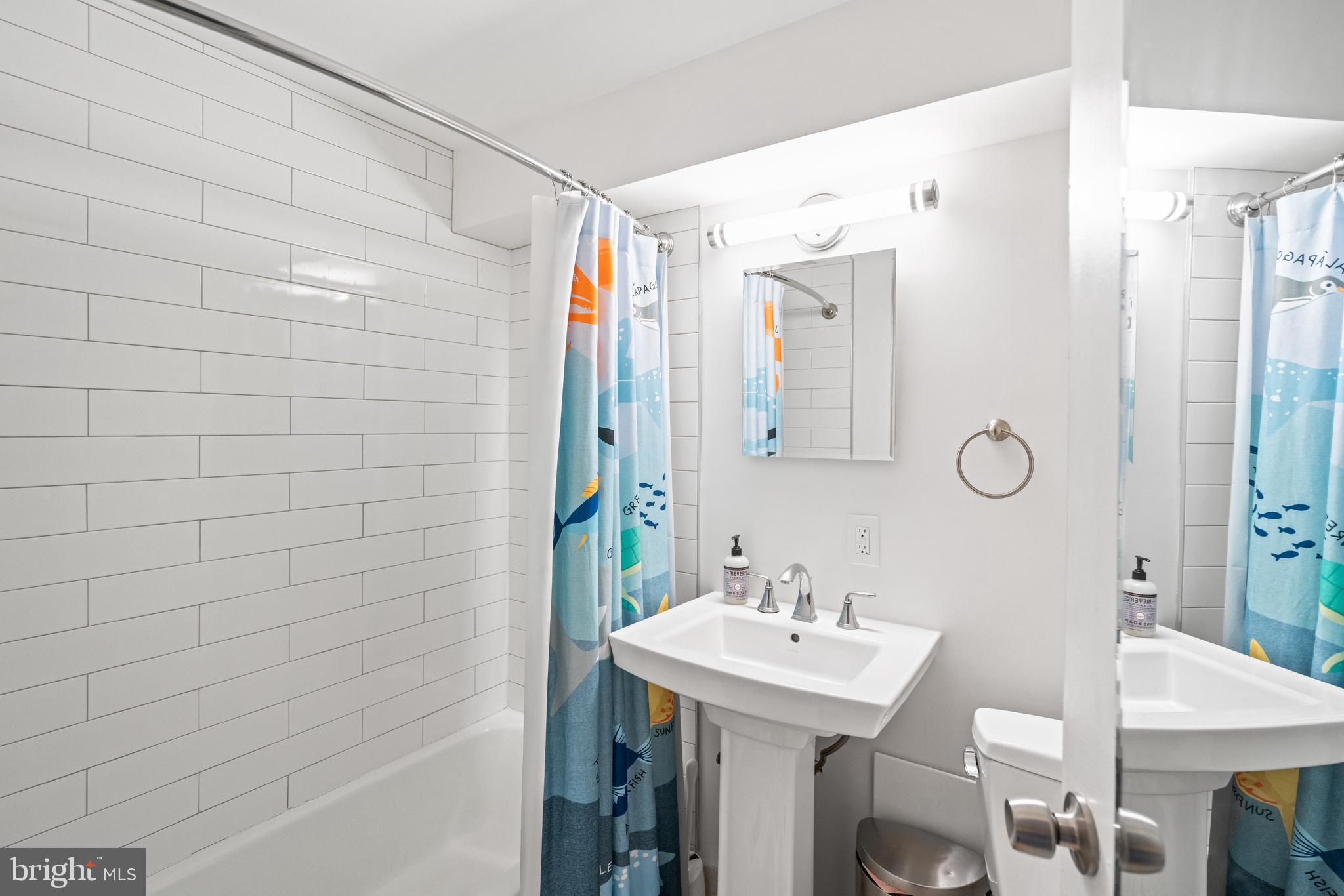 604 EAST CAPITOL STREET NE