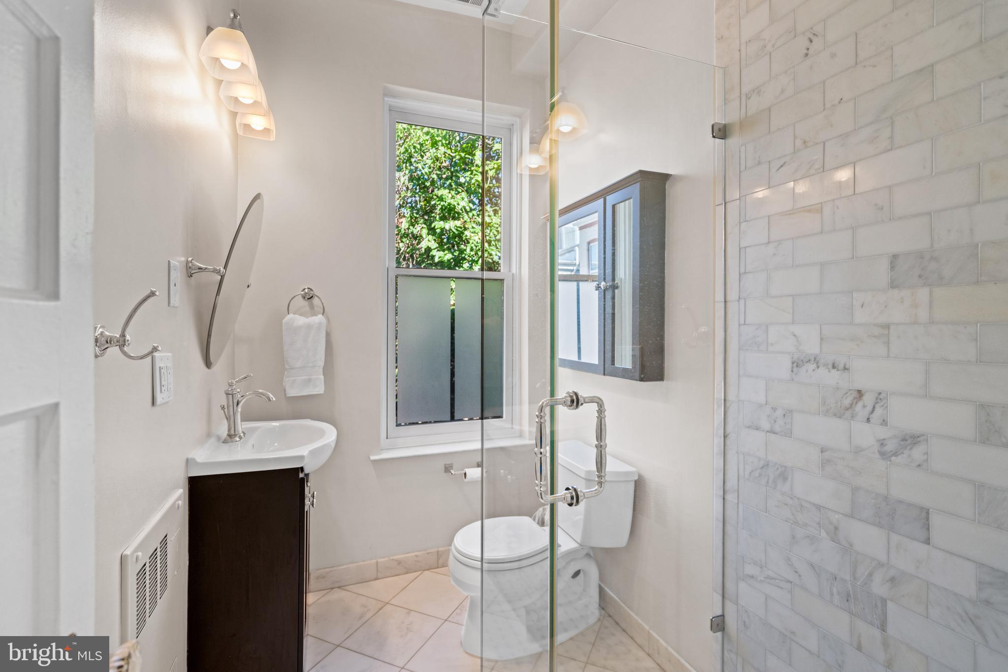 604 EAST CAPITOL STREET NE