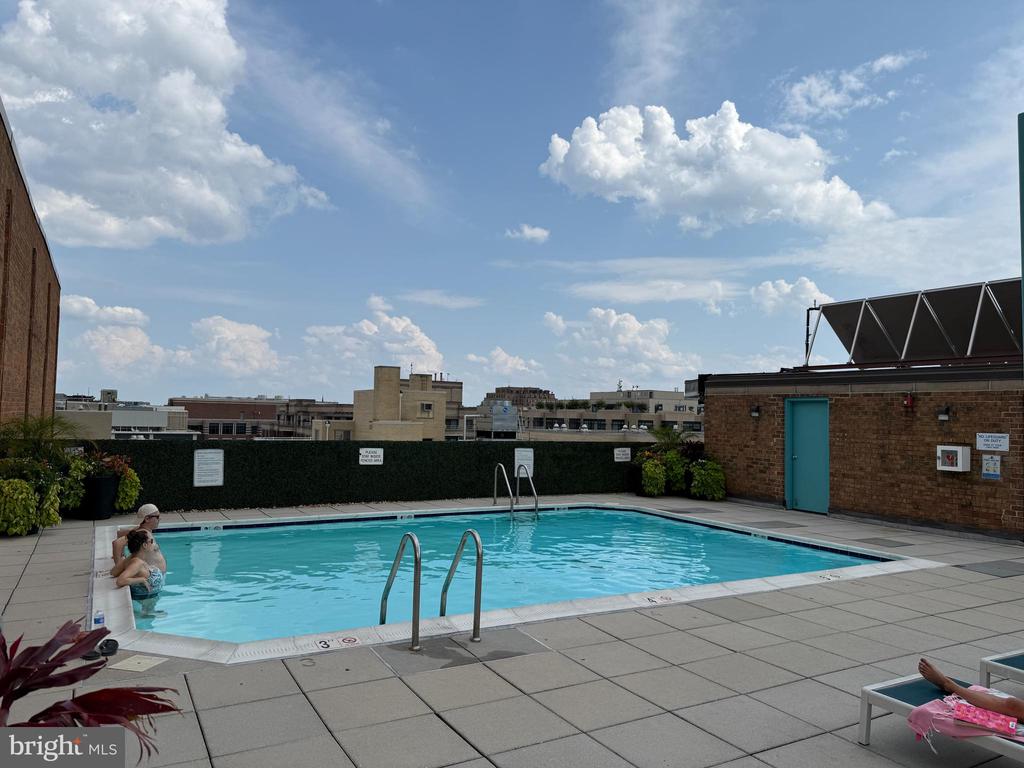 1718 P STREET NW 402
