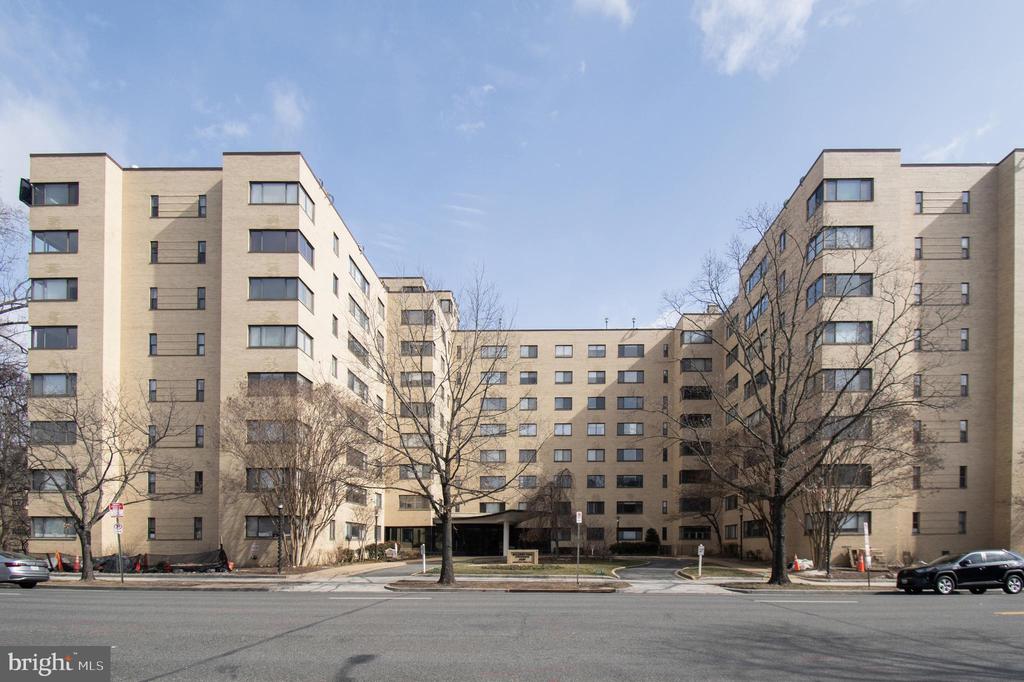 3701 CONNECTICUT AVENUE NW 236
