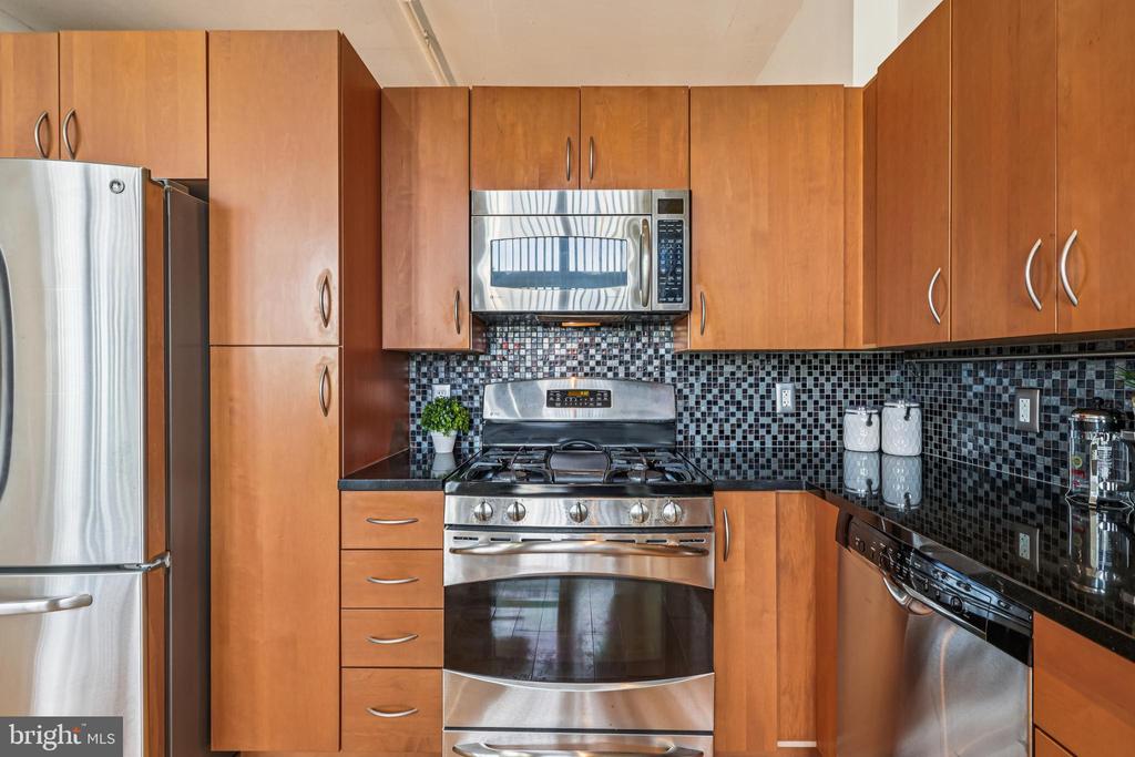 811 4TH STREET NW 1014