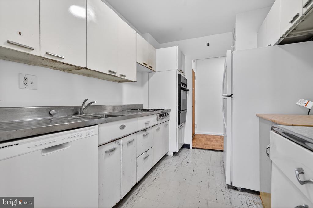 2475 VIRGINIA AVENUE NW 429