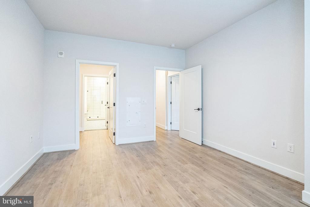1339 E STREET SE 209