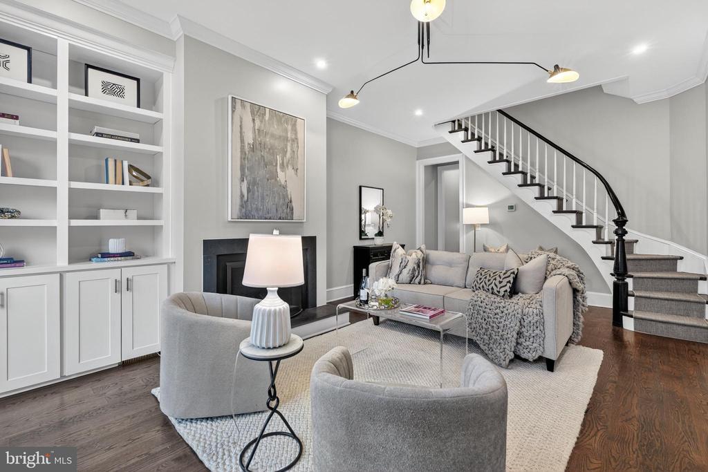 114 4TH STREET NE