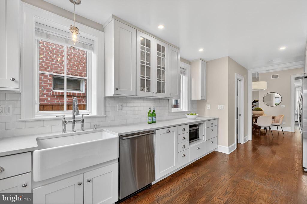 114 4TH STREET NE