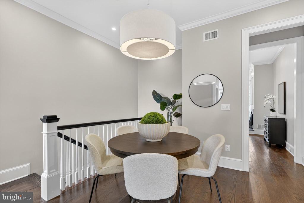 114 4TH STREET NE