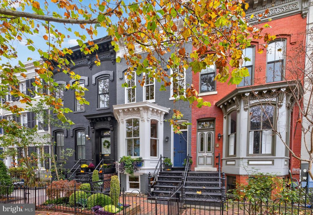 114 4TH STREET NE