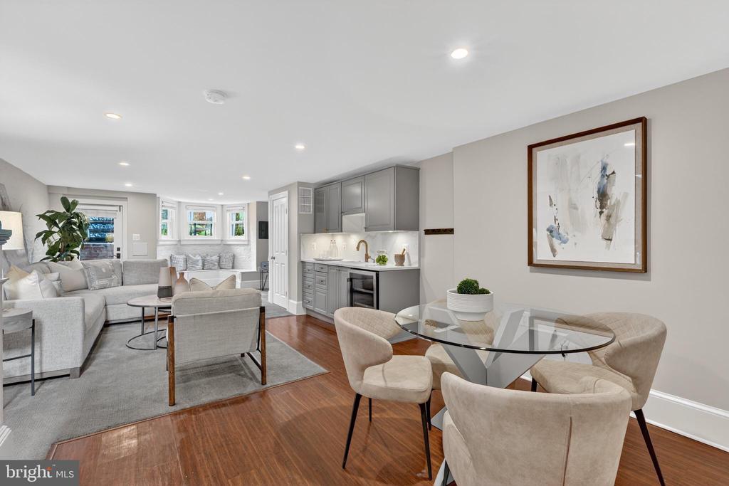 114 4TH STREET NE