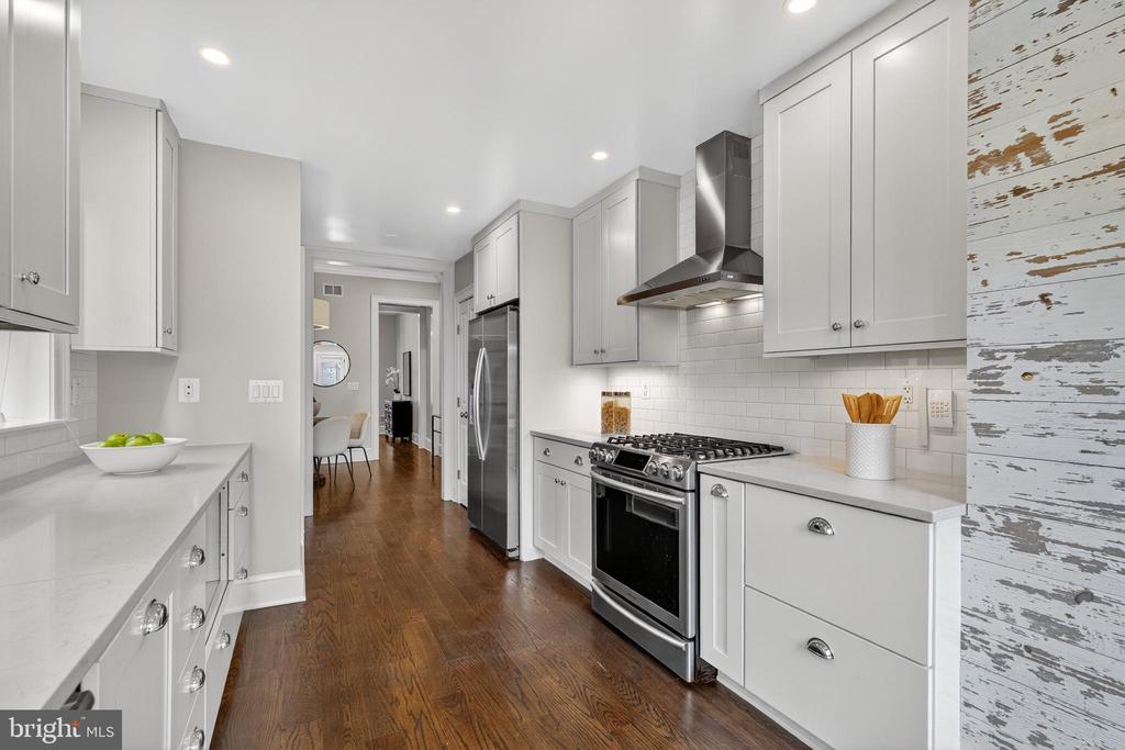 114 4TH STREET NE