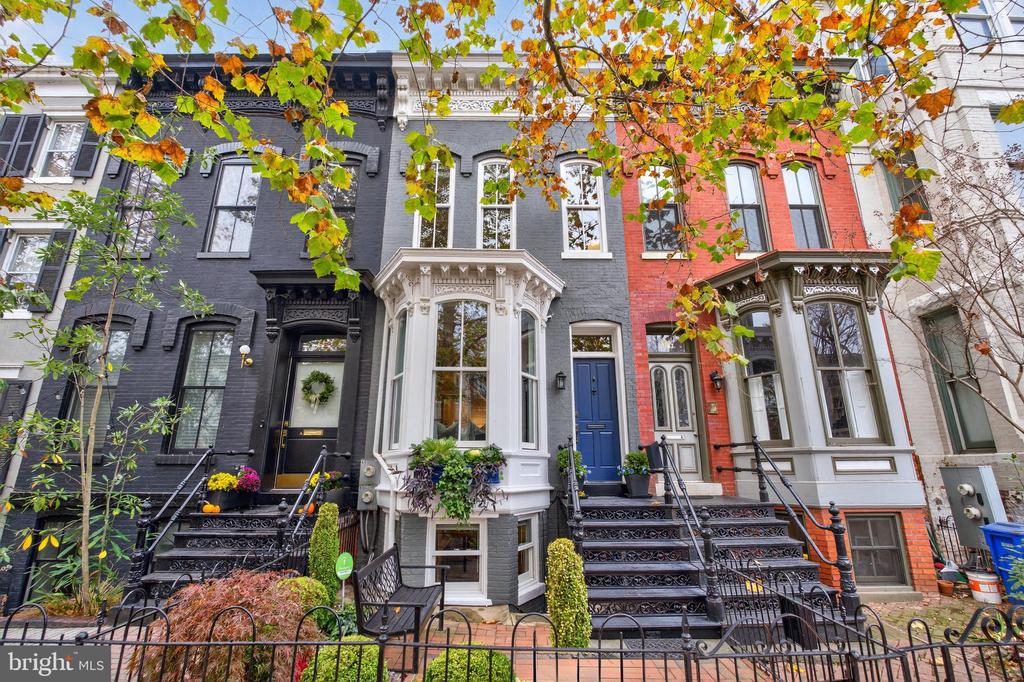 114 4TH STREET NE