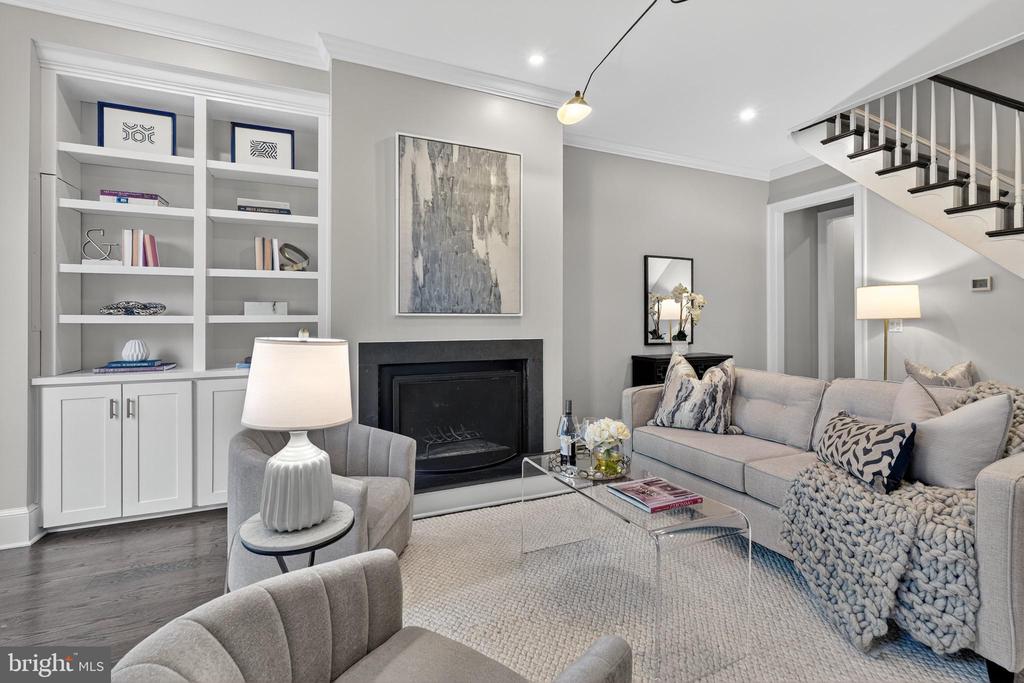 114 4TH STREET NE