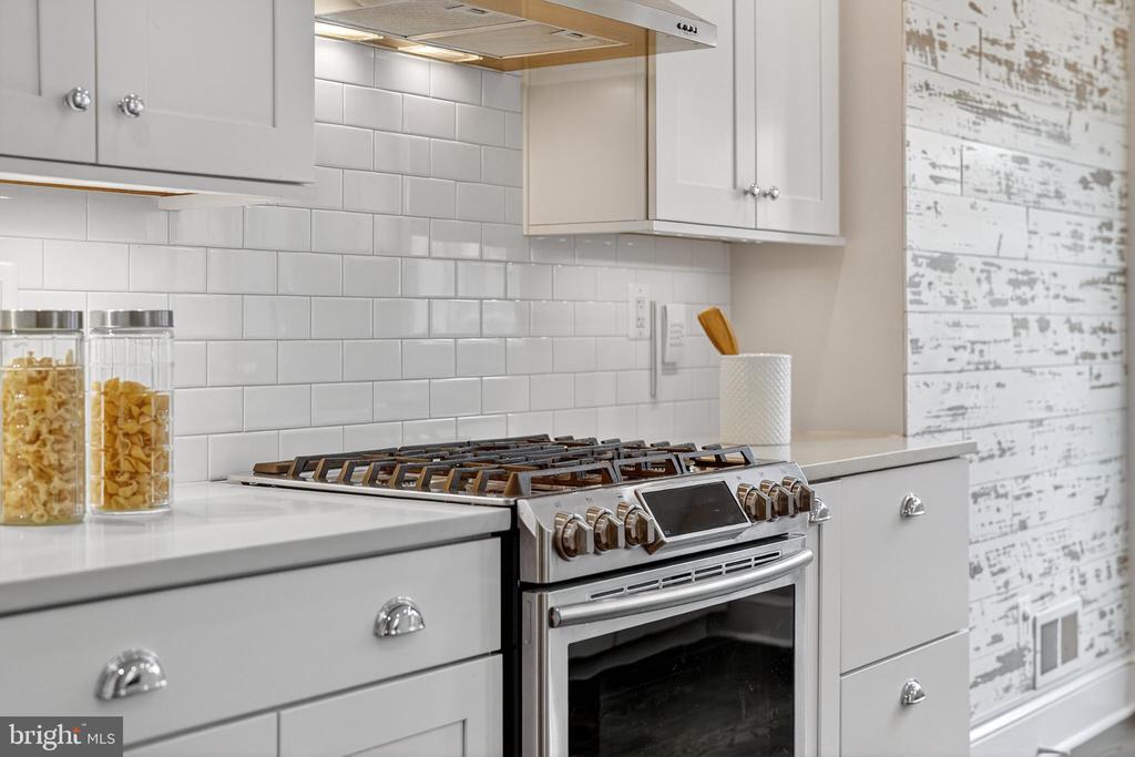 114 4TH STREET NE