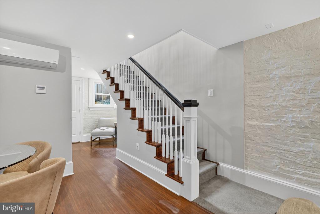 114 4TH STREET NE